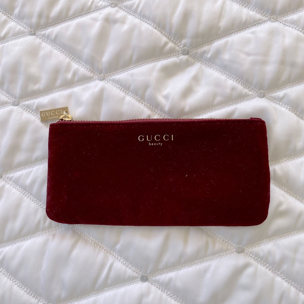 🔥SALE🔥NEW GUCCI SMALL VELVET BEAUTY BAG